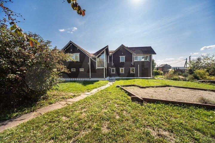 Коттедж 375 м² на участке 22 сот.