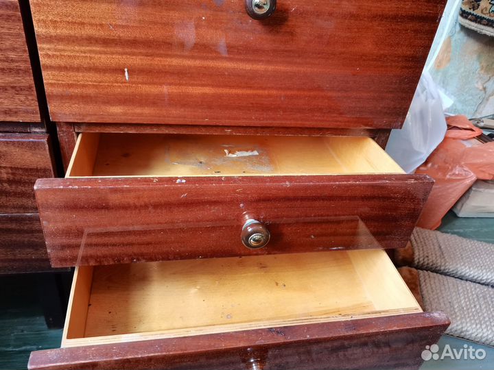 Тумбочки деревянные