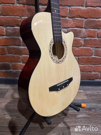 Акустическая гитара натуральная