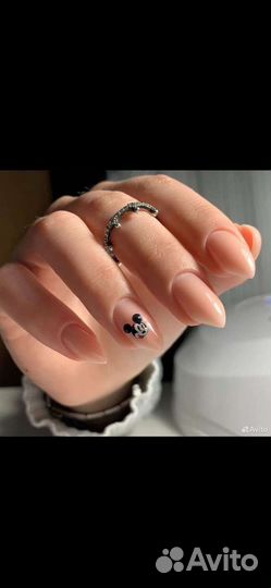 Маникюр и педикюр