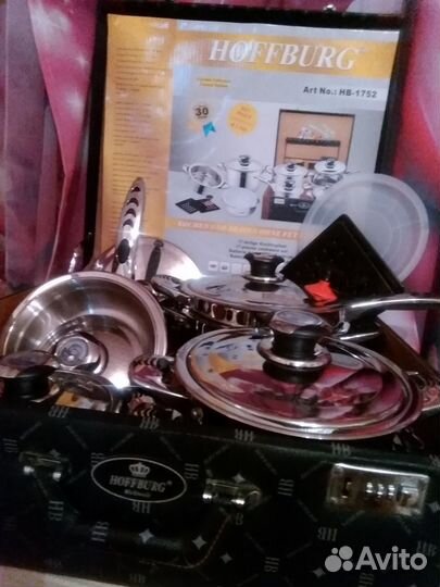 Подарочный набор с посудой в чемодане