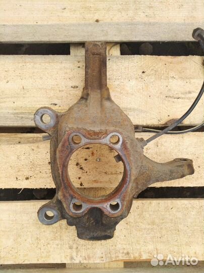 Поворотный кулак передний левый Nissan X-Trail T31