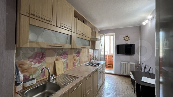 2-к. квартира, 57 м², 2/10 эт.