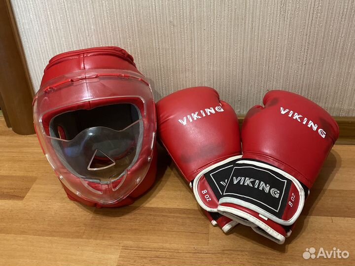 Шлем и перчатки для контактного карате