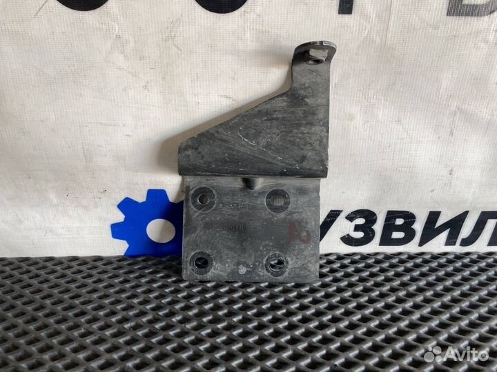 Кронштейн спойлера Volvo FH4 82282400