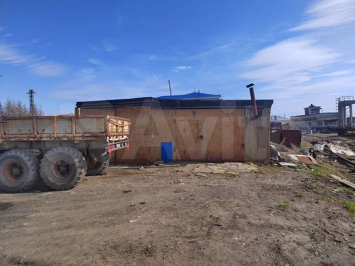 Гараж, > 30 м²