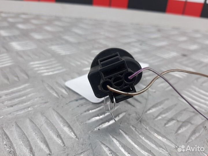 Датчик уровня омывающей жидкости Volkswagen Golf 3