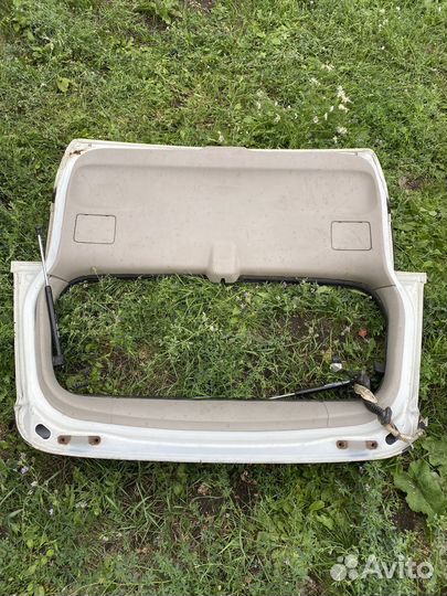 Задняя дверь багажника Нисан Либерти