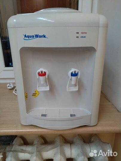 Кулер для воды напольный