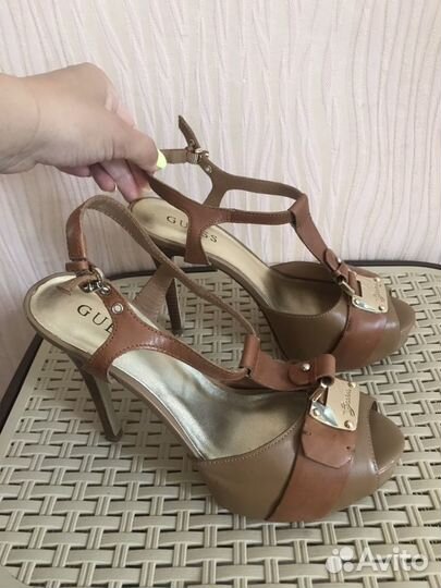 Босоножки guess