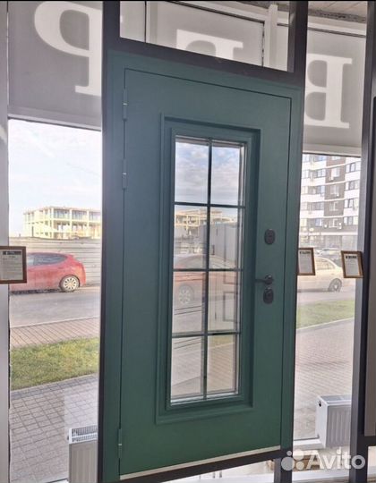 Дверь входная со стеклопакетом зеленая