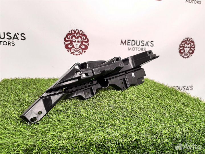 Кронштейн полки багажника левый Mercedes-Benz