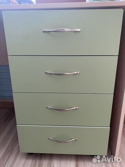 Стеллаж в детскую для книг и игрушек