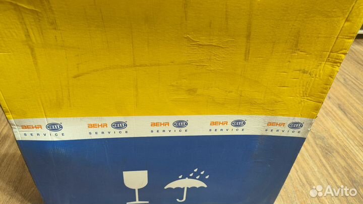 Новый радиатор двигателя behr hella 8MK376718421