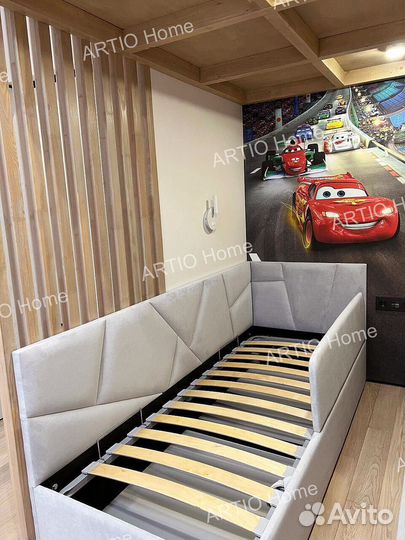 Мягкая кровать с подъемным механизмом