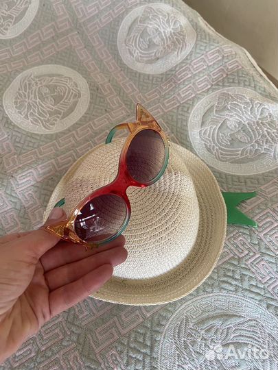 Шляпка и очки