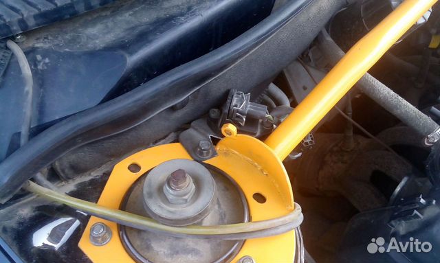 Растяжка передних стоек Калина Гранта Новая