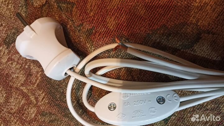 Шнур с вилкой и выключателем