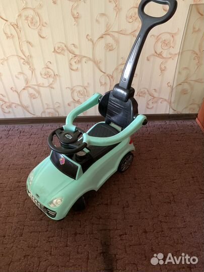 Машина каталка с ручкой