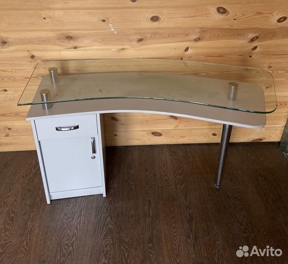 Маникюрный стол бу