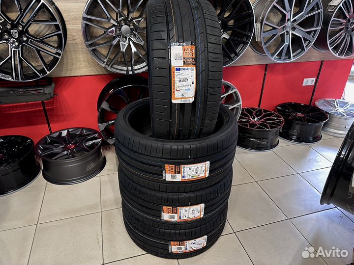Tracmax X-Privilo TX3 245/35 R20 и 275/30 R20 97Y