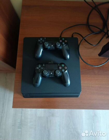 Sony PS4 slim 1tb, геймпады и игры в комплекте