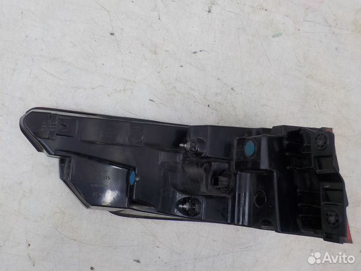 Б/У Фонарь задний правый наружный Hyundai Genesis