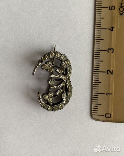 Антикварная серебряные брошь форме буквы Е