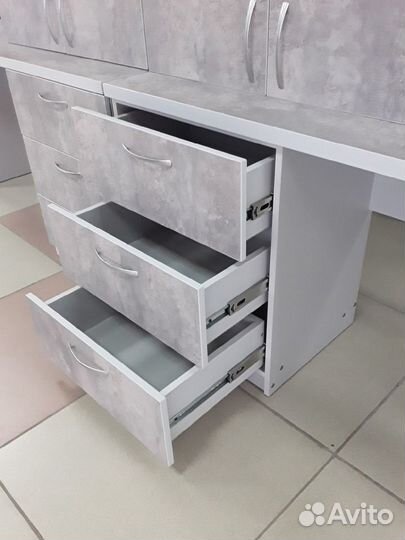 Стол письменный с навесным шкафом Цемент