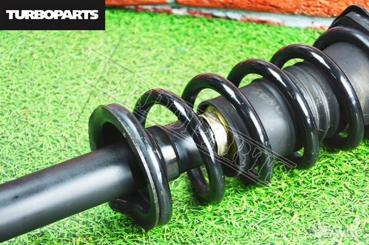 Стойка подвески передняя Toyota Mark 2 JZX110