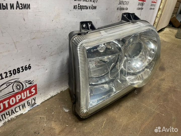 Фара ксенон левая Chrysler 300C