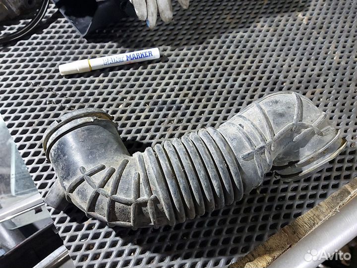 Патрубок воздушного фильтра на Ford Mondeo 3