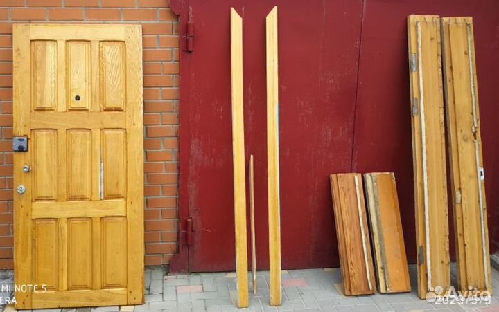 Дверь входная деревянная с коробкой