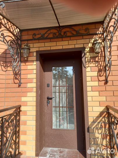 Дверь входная для частного дома