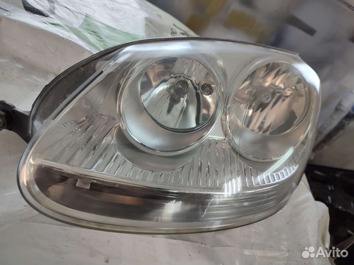 Левая фара Vw Jetta V