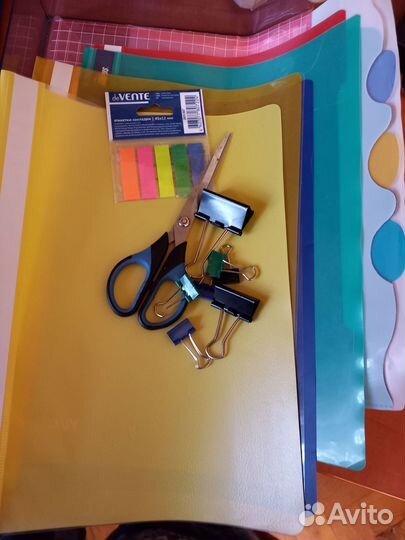 Школьнику настольные канцелярские принадлежности