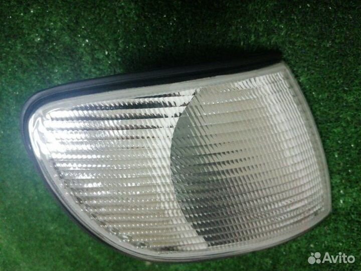 Указатель поворота передний правый Audi A6 (C4)