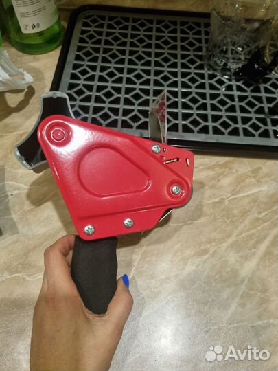 Диспенсер для скотча