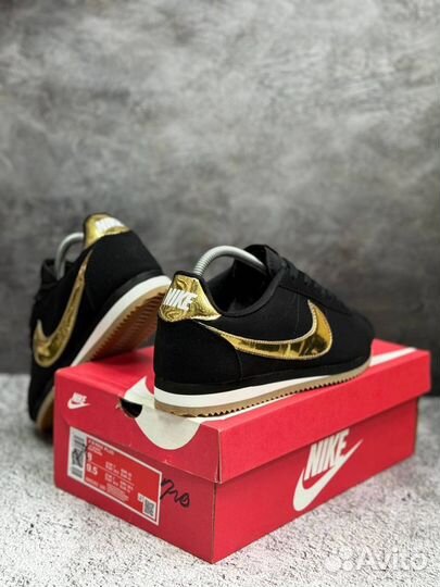 Кроссовки Nike cortez