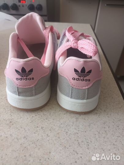 Кедыкроссовки новые для девочки