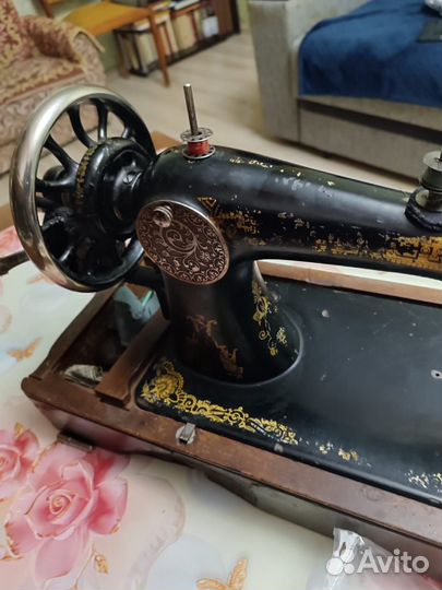 Швейная машинка singer
