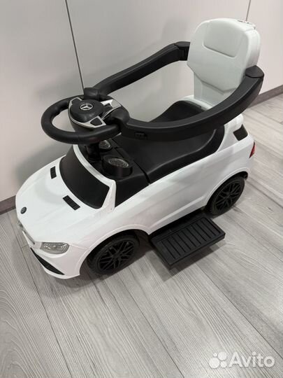 Машина толокар с ручкой