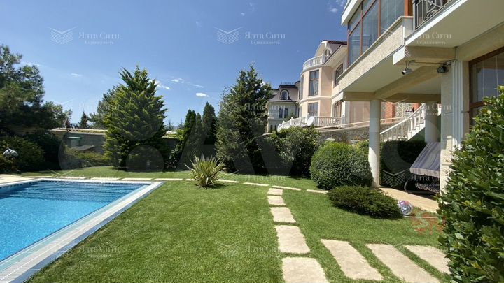 Дом 530 м² на участке 10 сот.