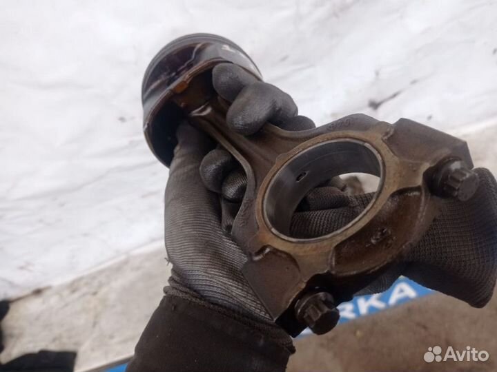 Поршень + шатун 111.960 W124 двиг2.2 бенз цена 3шт