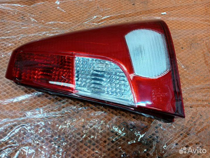 Фонарь задний