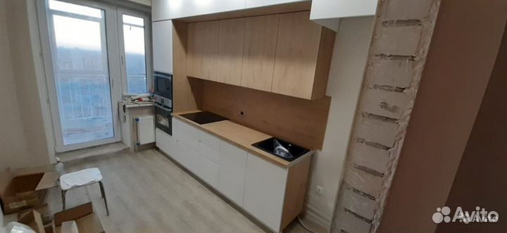 Кухонный гарнитур прямой под встроенную технику