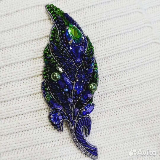 Брошь ручной работы Перышко