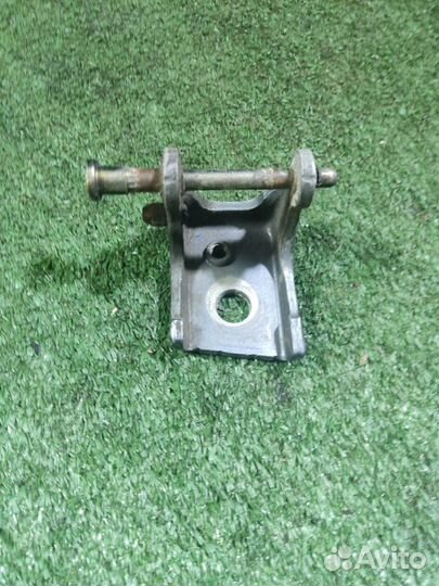 Петля двери задняя правая Citroen C5