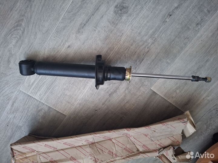 Стойка Toyota оригинал