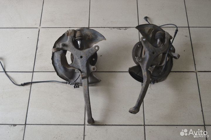 Поворотный кулак передний левый Mercedes-Benz W210